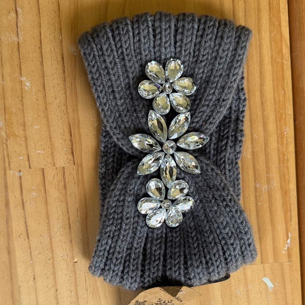 Elegant Gray Knit Headband with Crystal Embellishments